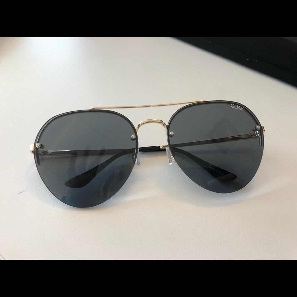 Brand new pair of QUAY sunglasses!